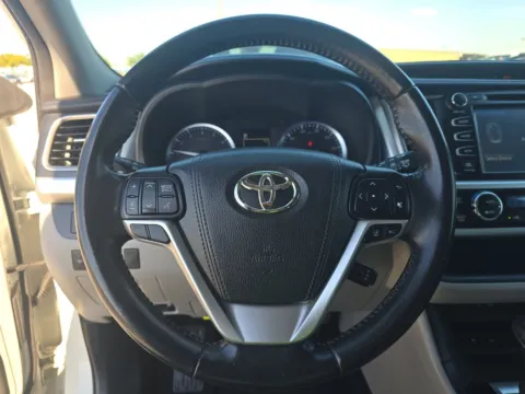 More photos of 2018 Toyota Highlander Limited at Gulliver Auto Group, TX