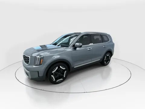 More photos of 2023 Kia Telluride S at Gulliver Auto Group, TX