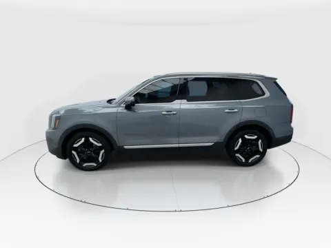 More photos of 2023 Kia Telluride S at Gulliver Auto Group, TX