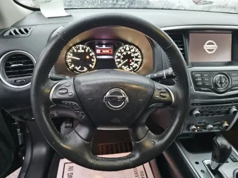 More photos of 2018 Nissan Pathfinder SL at Gulliver Auto Group, TX