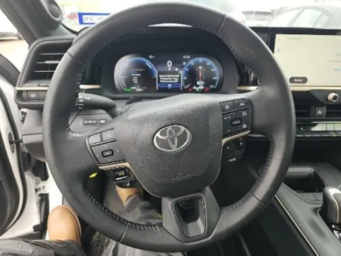 More photos of 2023 Toyota Crown Limited at Gulliver Auto Group, TX