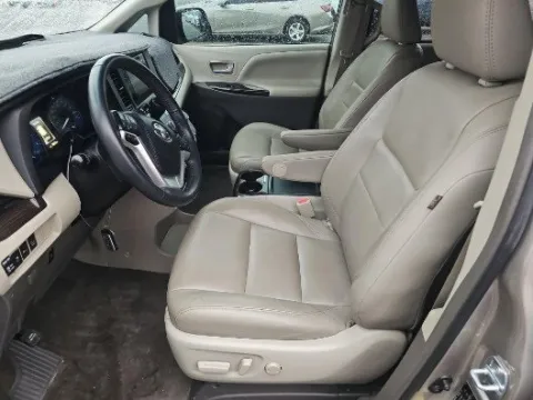 More photos of 2017 Toyota Sienna XLE at Gulliver Auto Group, TX