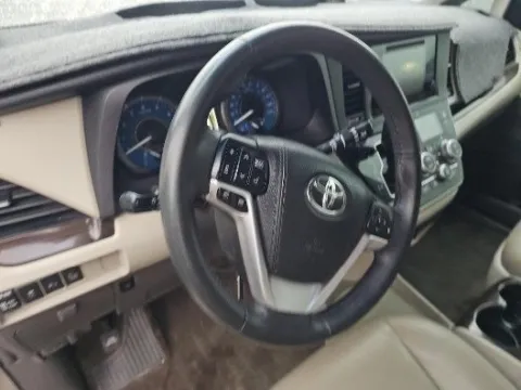 More photos of 2017 Toyota Sienna XLE at Gulliver Auto Group, TX