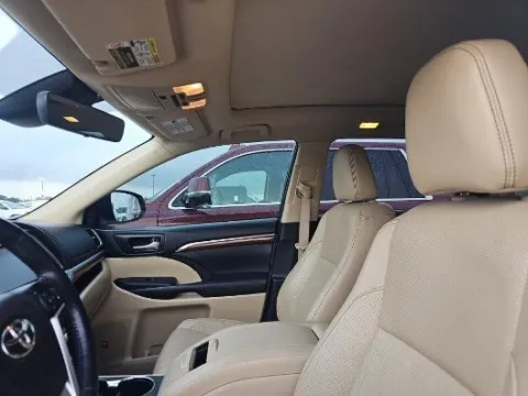 Another view of 2019 Toyota Highlander Limited Platinum for sale in Plano, TX at Gulliver Auto Group
