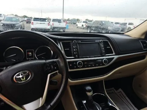 More photos of 2019 Toyota Highlander Limited Platinum at Gulliver Auto Group, TX