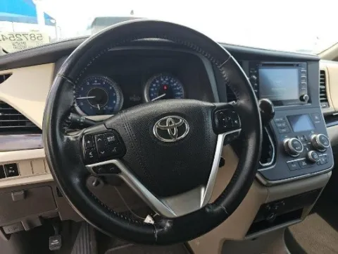 More photos of 2018 Toyota Sienna XLE at Gulliver Auto Group, TX