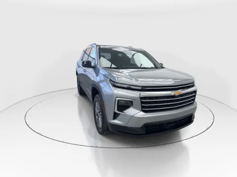 Photos of 2025 Chevrolet Traverse LT for sale in Plano, TX at Gulliver Auto Group