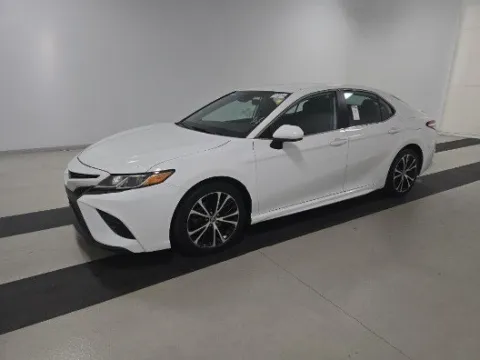 White 2020 Toyota Camry SE for sale in Plano, TX