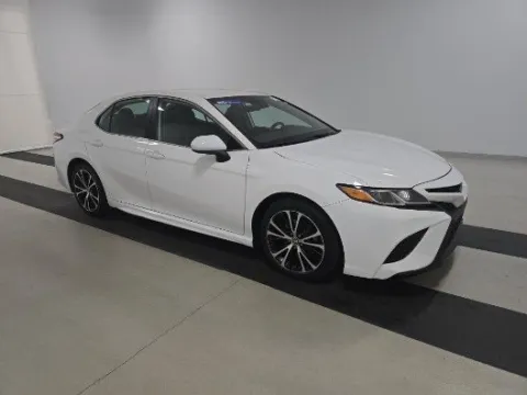 Photos of 2020 Toyota Camry SE for sale in Plano, TX at Gulliver Auto Group