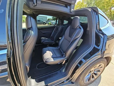 More photos of 2018 Tesla Model X 75D at Gulliver Auto Group, TX