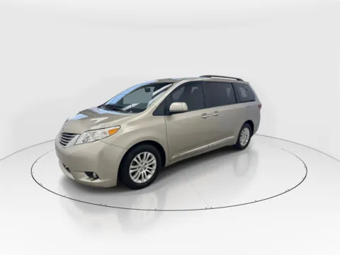 More photos of 2017 Toyota Sienna XLE at Gulliver Auto Group, TX