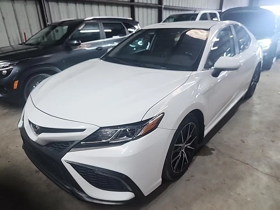 White 2022 Toyota Camry SE for sale in Plano, TX