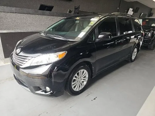 Black 2017 Toyota Sienna XLE for sale in Plano, TX