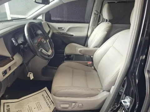 More photos of 2017 Toyota Sienna XLE at Gulliver Auto Group, TX