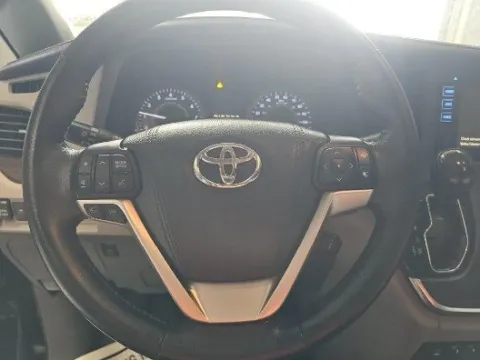 More photos of 2017 Toyota Sienna XLE at Gulliver Auto Group, TX
