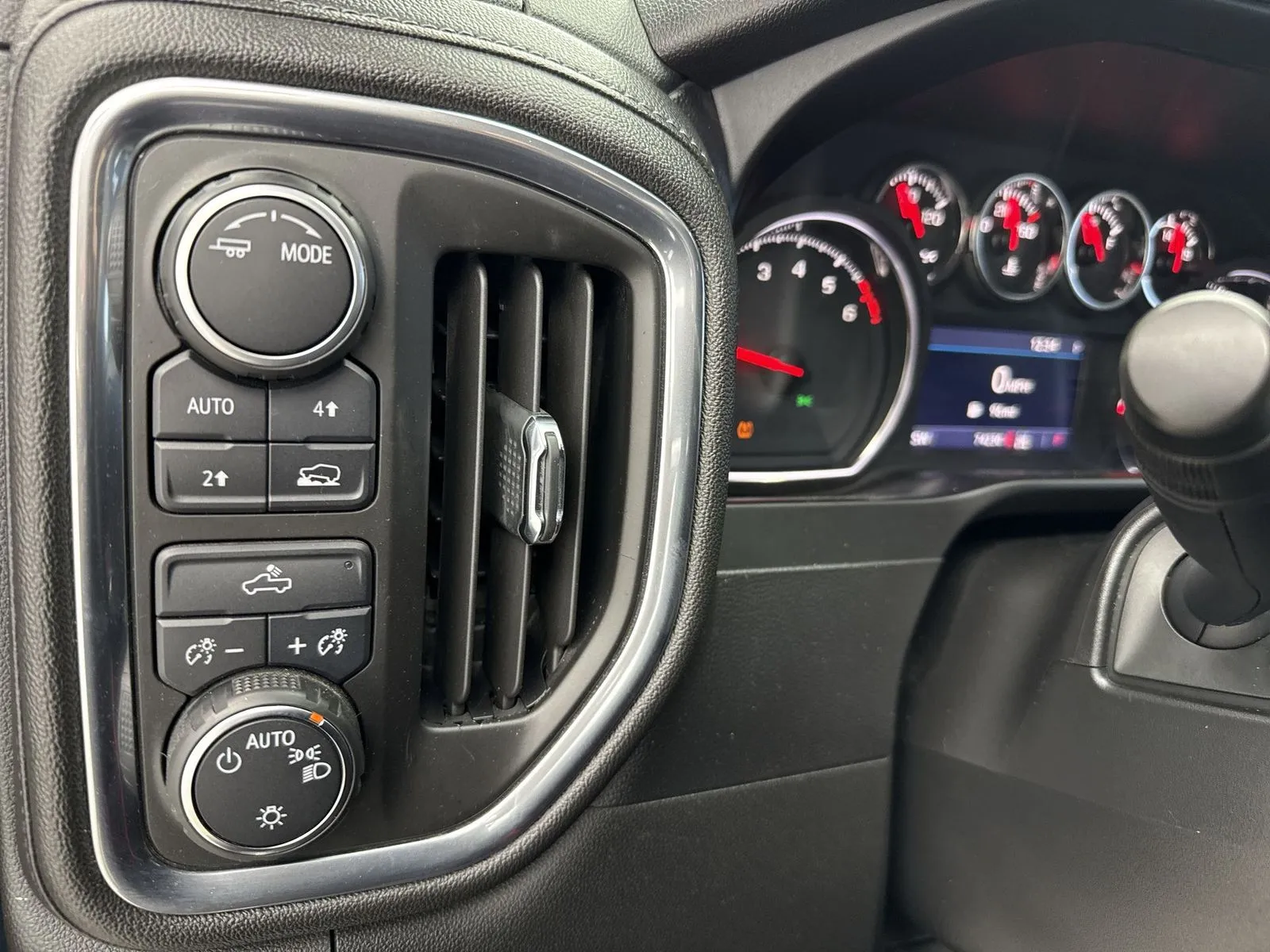 2020 Chevrolet Silverado 1500 LT - Photo 26