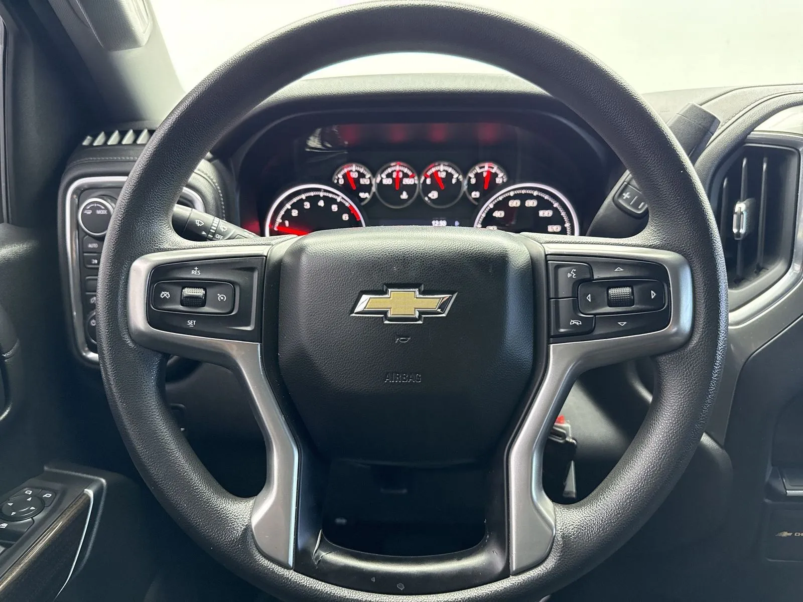 2020 Chevrolet Silverado 1500 LT - Photo 13