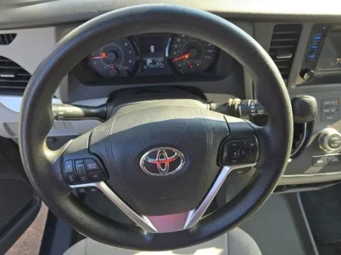 More photos of 2015 Toyota Sienna LE at Gulliver Auto Group, TX