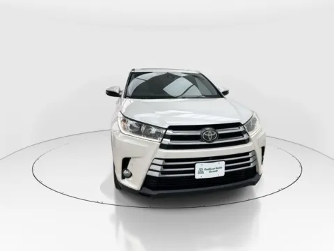 Another view of 2017 Toyota Highlander Limited Platinum for sale in Plano, TX at Gulliver Auto Group