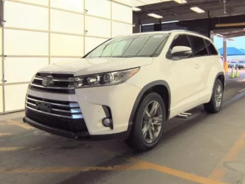 White 2017 Toyota Highlander Limited Platinum for sale in Plano, TX