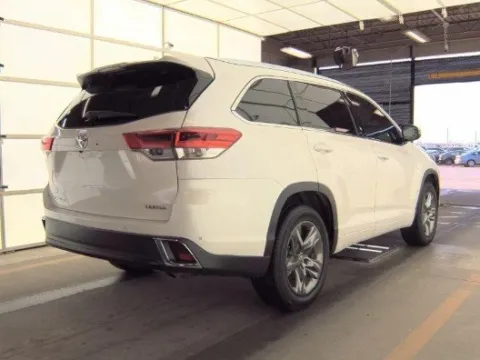 Another view of 2017 Toyota Highlander Limited Platinum for sale in Plano, TX at Gulliver Auto Group