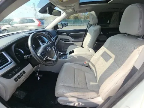 More photos of 2017 Toyota Highlander Limited Platinum at Gulliver Auto Group, TX