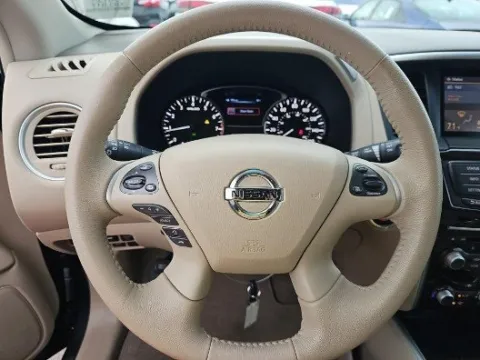 More photos of 2013 Nissan Pathfinder SL at Gulliver Auto Group, TX