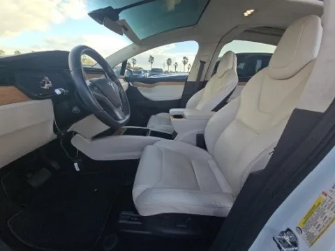 More photos of 2018 Tesla Model X 75D at Gulliver Auto Group, TX