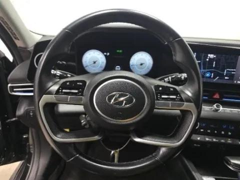 More photos of 2022 Hyundai Elantra Limited at Gulliver Auto Group, TX