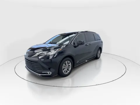More photos of 2021 Toyota Sienna XLE at Gulliver Auto Group, TX