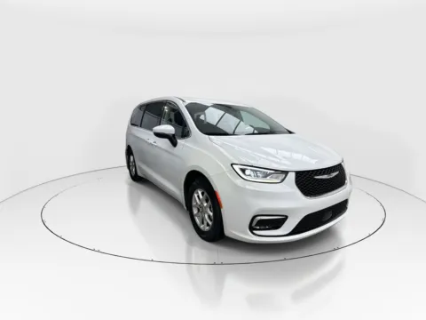 Photos of 2023 Chrysler Pacifica Touring L for sale in Plano, TX at Gulliver Auto Group