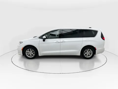 More photos of 2023 Chrysler Pacifica Touring L at Gulliver Auto Group, TX