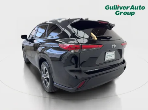 More photos of 2023 Toyota Highlander XLE at Gulliver Auto Group, TX