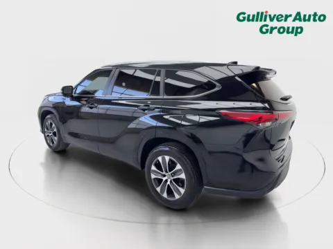 More photos of 2023 Toyota Highlander XLE at Gulliver Auto Group, TX