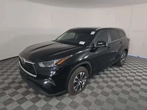Black 2023 Toyota Highlander XLE for sale in Plano, TX