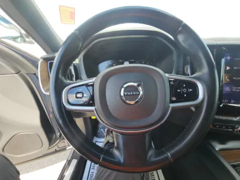 More photos of 2021 Volvo XC60 T5 Inscription at Gulliver Auto Group, TX