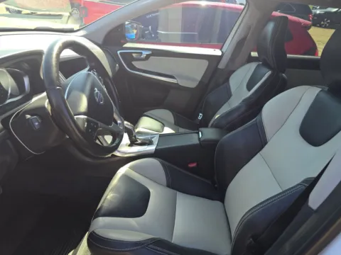 More photos of 2017 Volvo XC60 T6 Dynamic at Gulliver Auto Group, TX