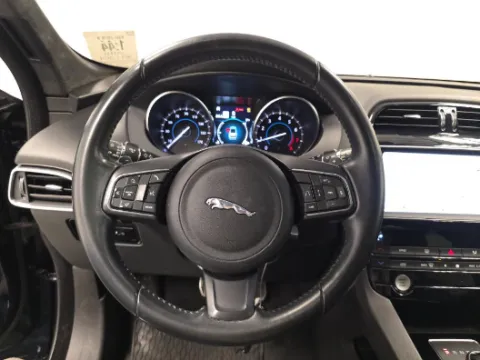 More photos of 2019 Jaguar F-PACE 25t Premium at Gulliver Auto Group, TX