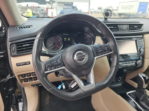 More photos of 2017 Nissan Rogue SL at Gulliver Auto Group, TX