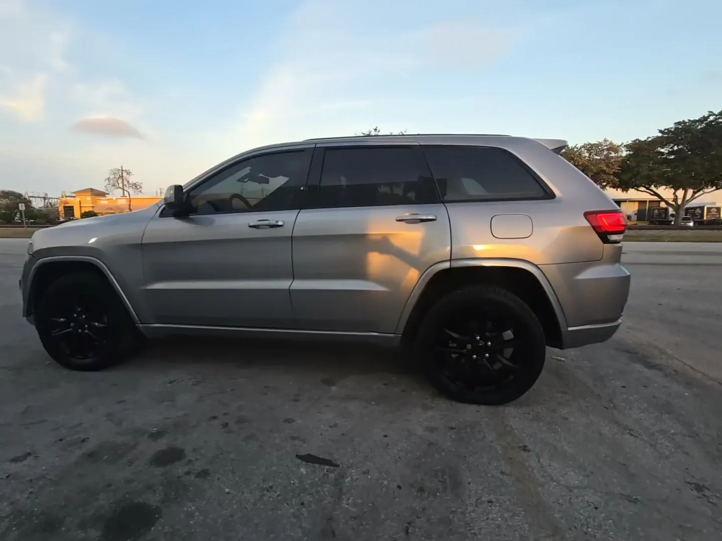 Silver 2021 Jeep Grand Cherokee Laredo X for sale in Plano, TX