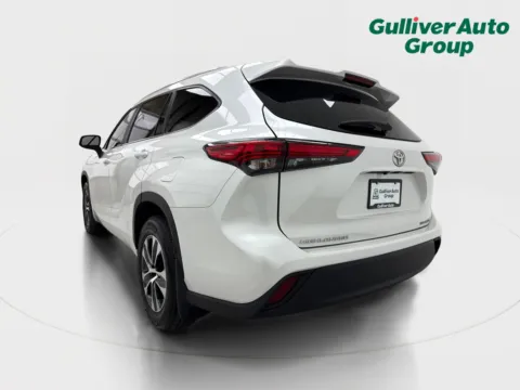 More photos of 2023 Toyota Highlander XLE at Gulliver Auto Group, TX