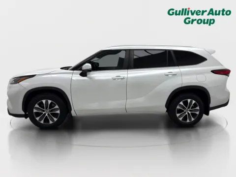 Another view of 2023 Toyota Highlander XLE for sale in Plano, TX at Gulliver Auto Group