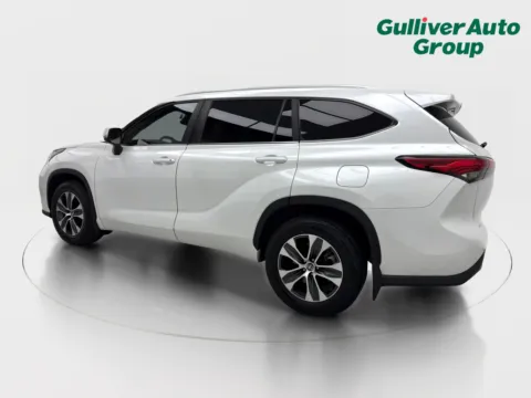 More photos of 2023 Toyota Highlander XLE at Gulliver Auto Group, TX