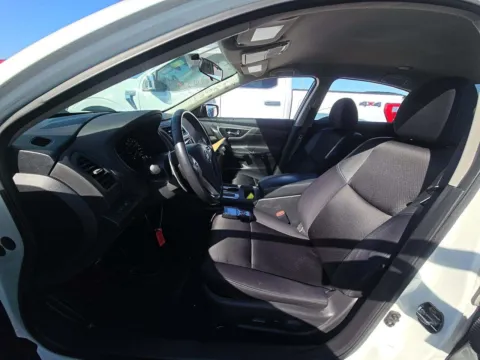 More photos of 2017 Nissan Altima 2.5 SR at Gulliver Auto Group, TX