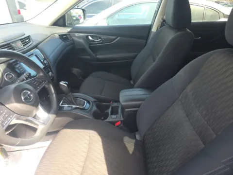 More photos of 2018 Nissan Rogue SV at Gulliver Auto Group, TX