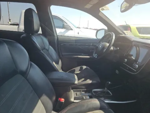 More photos of 2020 Mitsubishi Outlander LE at Gulliver Auto Group, TX