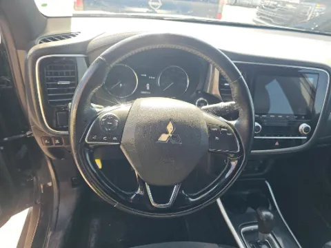 More photos of 2020 Mitsubishi Outlander LE at Gulliver Auto Group, TX