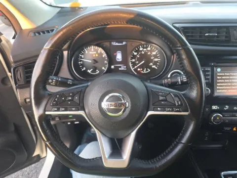 More photos of 2017 Nissan Rogue Sport SL at Gulliver Auto Group, TX