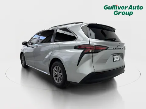 More photos of 2021 Toyota Sienna LE at Gulliver Auto Group, TX