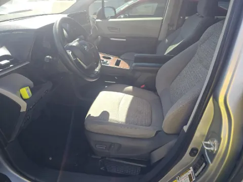 More photos of 2021 Toyota Sienna LE at Gulliver Auto Group, TX